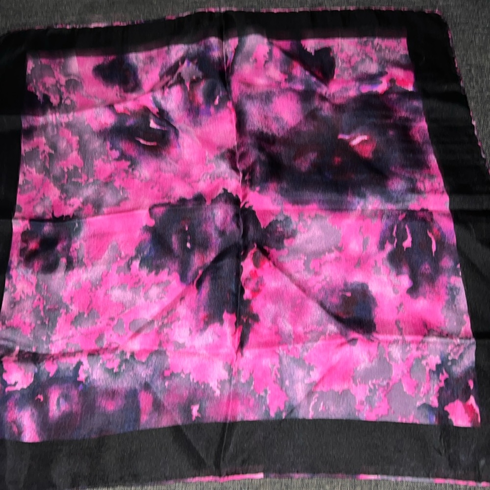 Silk 100% scarf 🌺🍀🌺